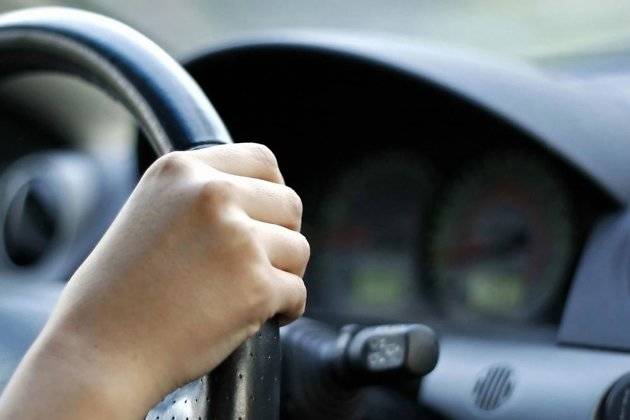 81% водителей Забайкалья пользуются телефоном за рулём — эксперты
