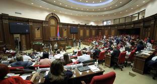 Аналитики указали на низкую эффективность нового парламента Армении