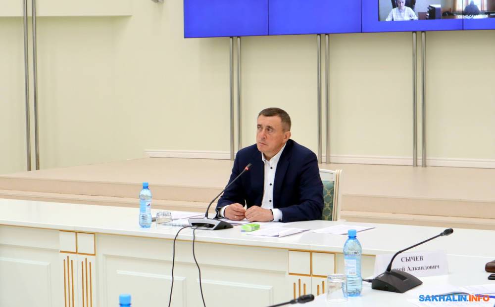 Сахалинский губернатор попросил строителей дать ему крышу