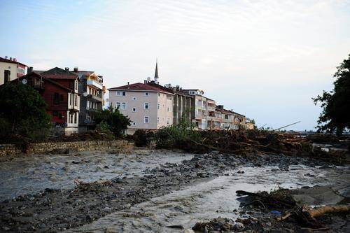 Количество жертв наводнений в Турции увеличилось до 27
