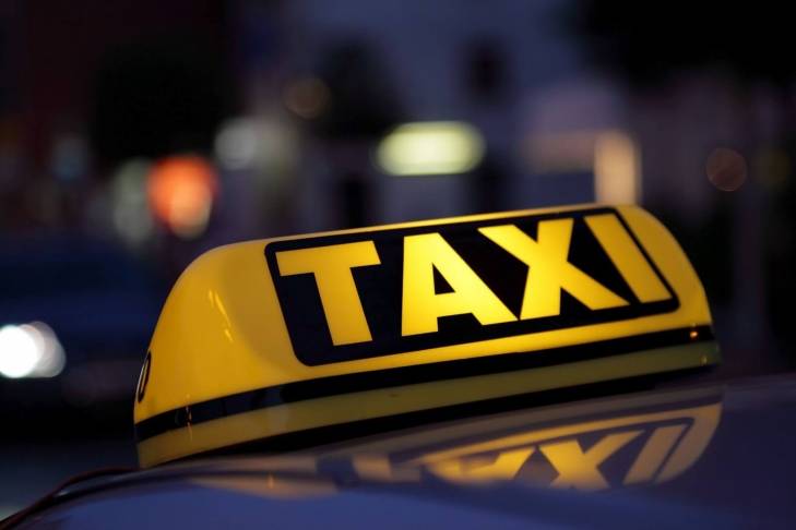 Пьяная компания жестоко избила водителя такси в Днипре