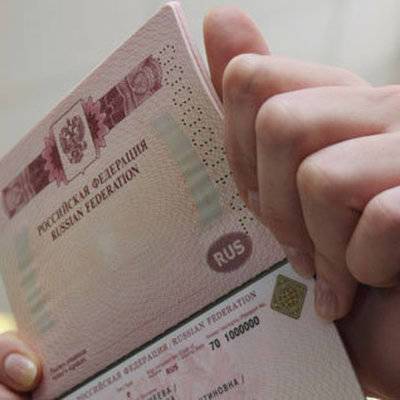 Законопроект об изъятии загранпаспортов у должников внесен в Госдуму