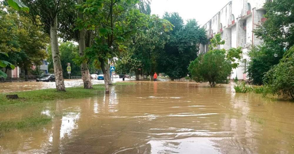 Около 100 домов подтопило в Керчи из-за сильных ливней