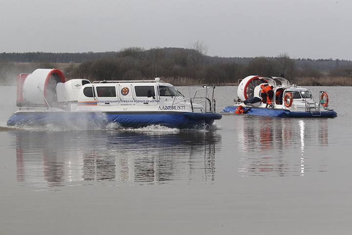 Спасатели нашли упавший в озеро на Камчатке вертолет Ми-8