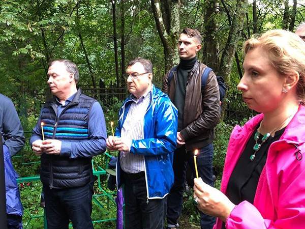 Алексей Орлов посетил могилу основателя Екатеринбурга в канун Дня города