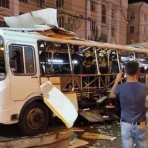 В Воронеже взорвался автобус с пассажирами: одна женщина погибла, более десяти человек пострадали. Фото. Видео