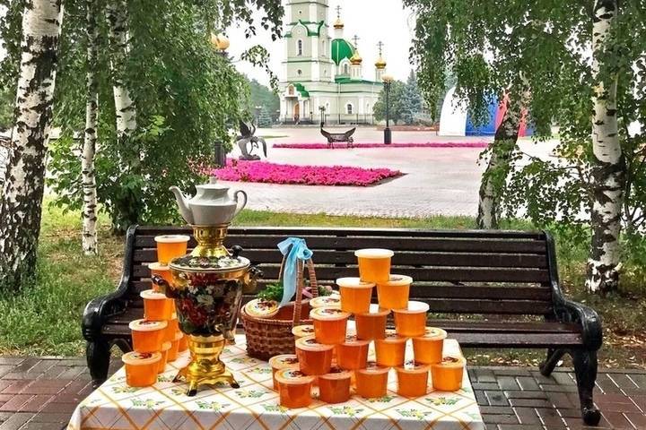В канун Медового Спаса почти 100 мучкапцев получили в подарок мёд с местных пасек