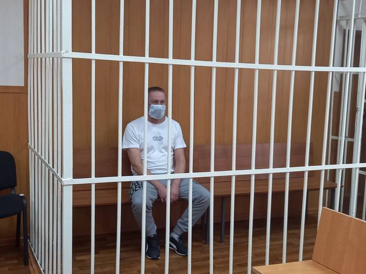 Следствие требует арестовать пьяного лихача, врезавшегося в автобусную остановку в Москве