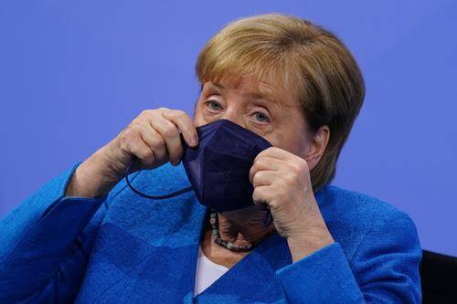 Агентство DPA сообщило, что канцлер ФРГ Меркель после ухода в отставку будет получать пенсию около 15000 евро в месяц
