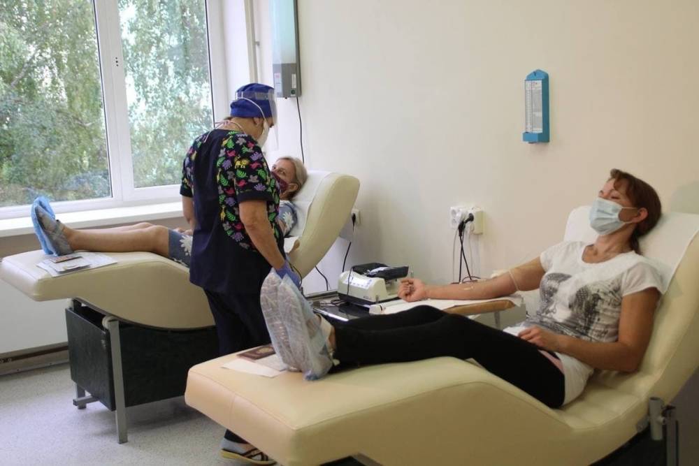 Свыше 200 белгородцев смогли спасти медики благодаря антиковидной плазме