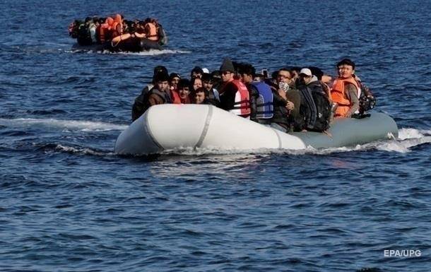 У берегов Туниса спасли около сотни мигрантов