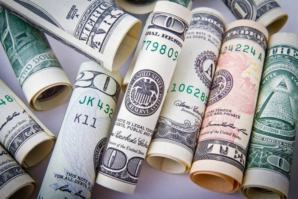 Финансист допустил падение доллара до 65 рублей к концу года