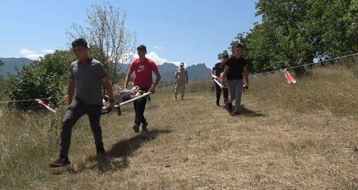 Миротворцы провели в Карабахе курс “молодого бойца” с основами выживания в горах для детей