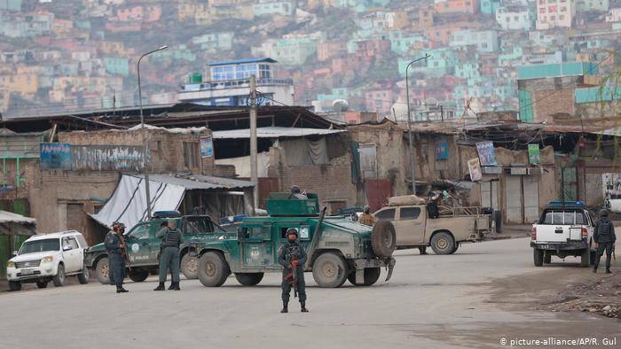 Ряд западных стран закрывают свои посольства в Кабуле и эвакуируют сотрудников