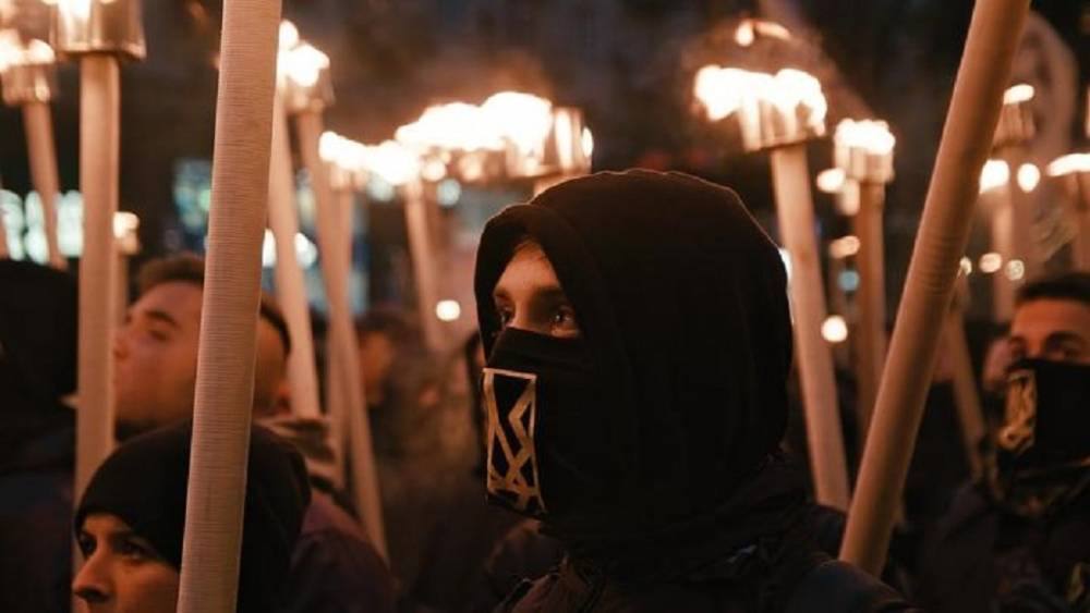 Радикалы в Киеве пошли на штурм офиса Зеленского