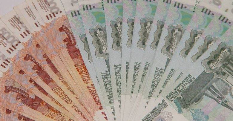 Финансист рассказал, от чего будет зависеть курс рубля до осени
