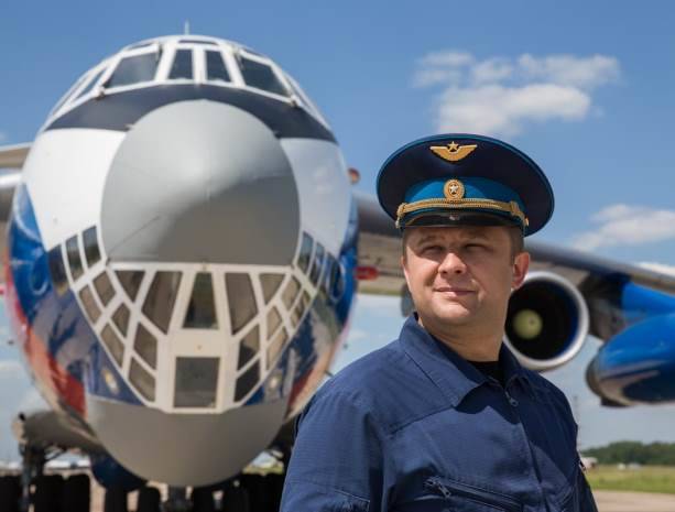 Генерал армии Виктор Золотов поздравил авиаторов Росгвардии с Днем Воздушного Флота России
