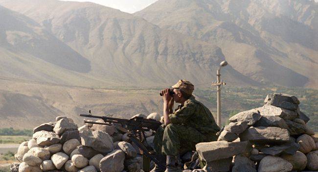 Инсайд: Россия начала переброску военных на таджикско-афганскую границу