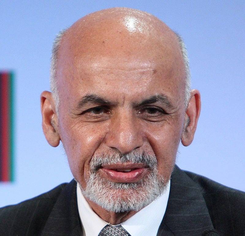Президент Афганистана покинул страну и мира