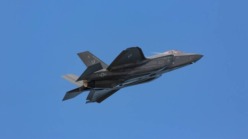 Пентагон запланировал создание более эффективного двигателя F-35 из-за России