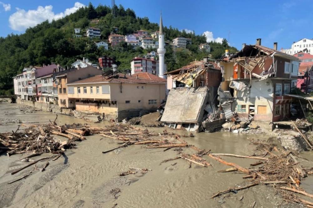 Число погибших в результате наводнений в Турции возросло до 64 человек