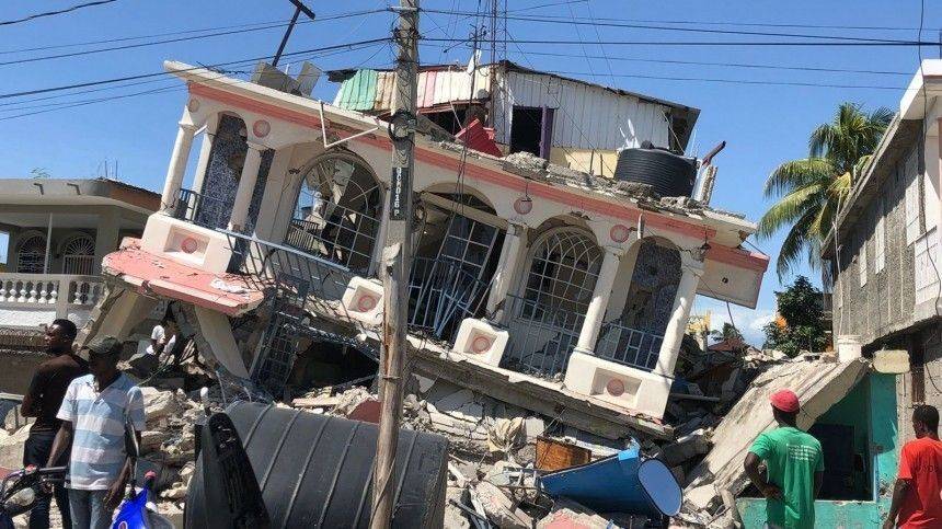 Число жертв землетрясения на Гаити выросло почти до 1,3 тысячи человек