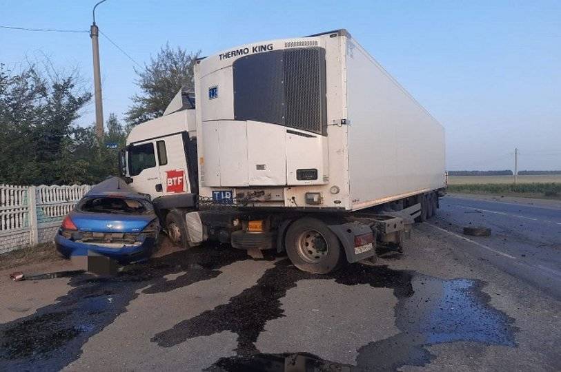 В Башкирии в аварии с грузовиком погибли два человека