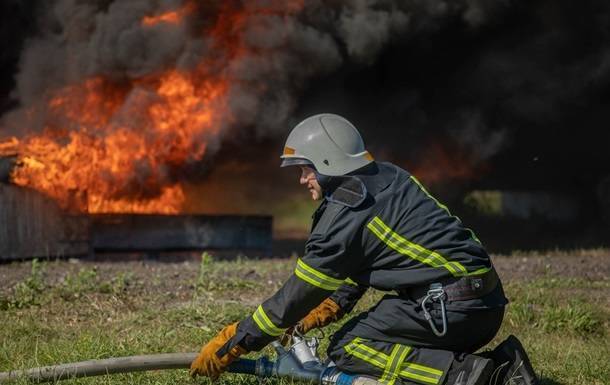 В Одесской области ликвидировали пожар на складах с зерном