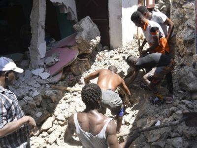 Более 1,3 тысячи человек погибло в результате мощного землетрясения на Гаити