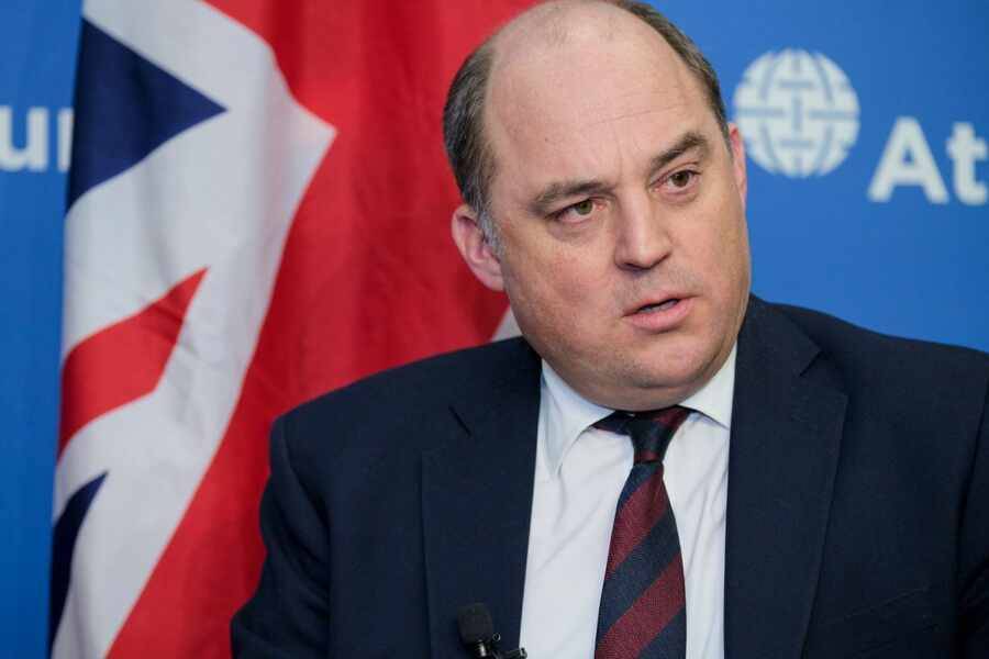 «Из Афганистана вернутся не все» – министр обороны Великобритании