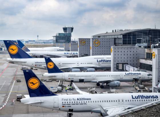 Акции Lufthansa падают на 3%