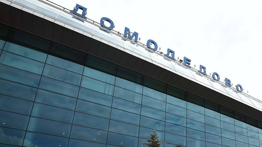 Самолет из Симферополя совершил аварийную посадку в Домодедово
