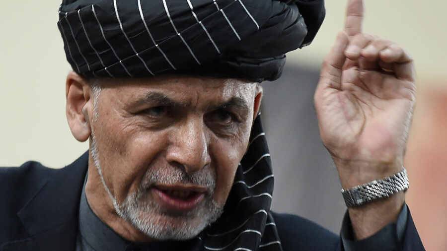 СМИ: президент Афганистана Гани улетел в Оман