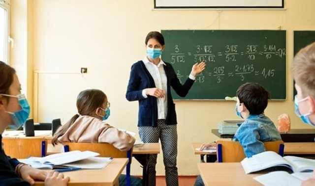 В МОН опровергли слухи об отмене учебы в школах