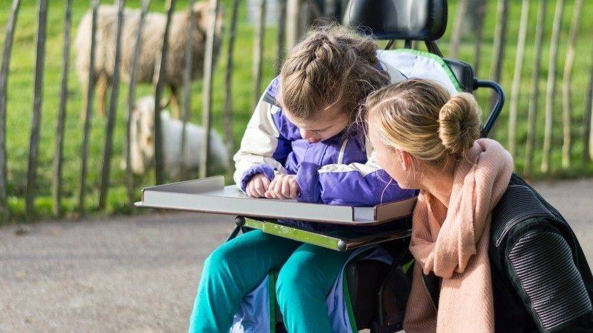 Кузнецова предложила развивать помощь для родителей детей с инвалидностью