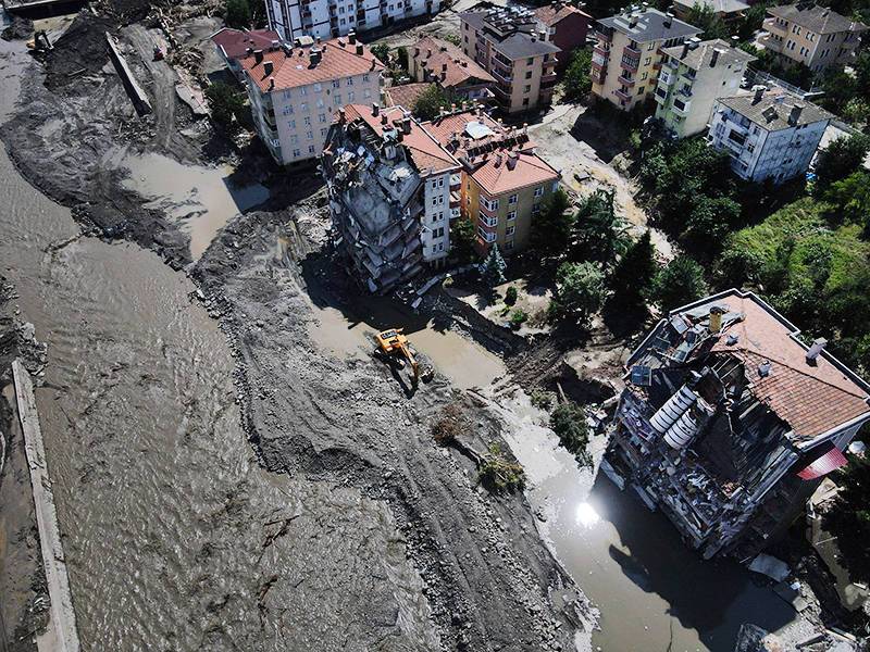 Число погибших из-за наводнений в Турции увеличилось до 72