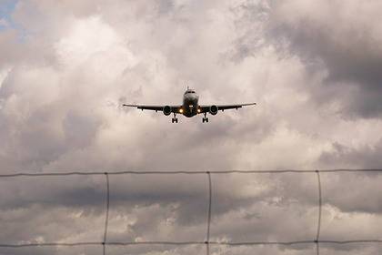 Летевший в Белгород самолет приготовился к экстренной посадке в Москве