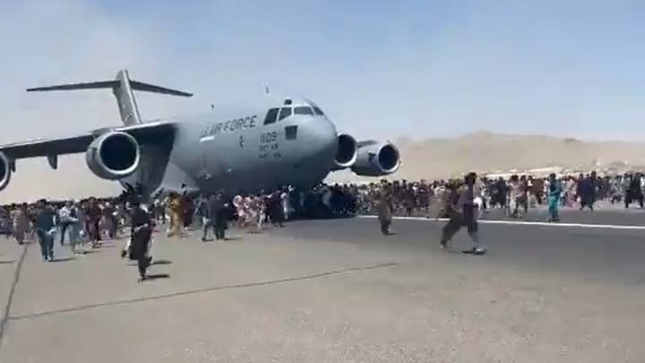 Число погибших при эвакуации в аэропорту Кабула выросло до десяти