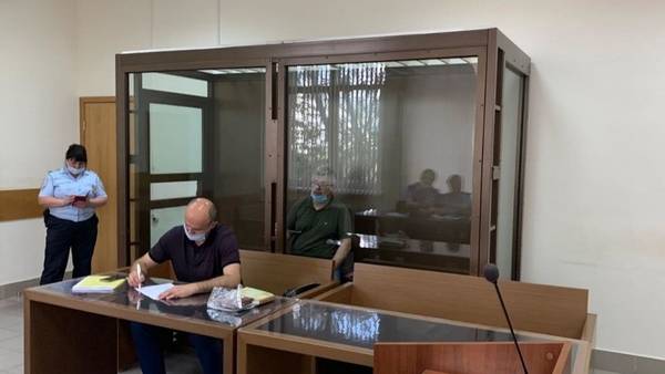 Задержанного за взятку таможенника из Петербурга отправили в СИЗО на два месяца