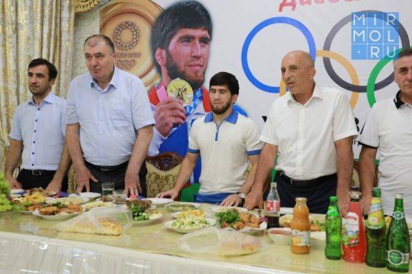 Олимпийского чемпиона по вольной борьбе Заура Угуева чествовали в родном Хасавюрте
