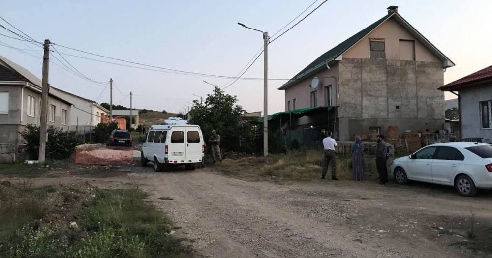 Оккупанты устроили очередной шмон у крымских татар, есть задержанные (ФОТО, ВИДЕО)