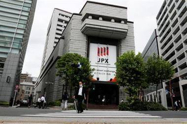 Японские акции закрылись в минусе четвертый день кряду из-за опасений о штамме дельта