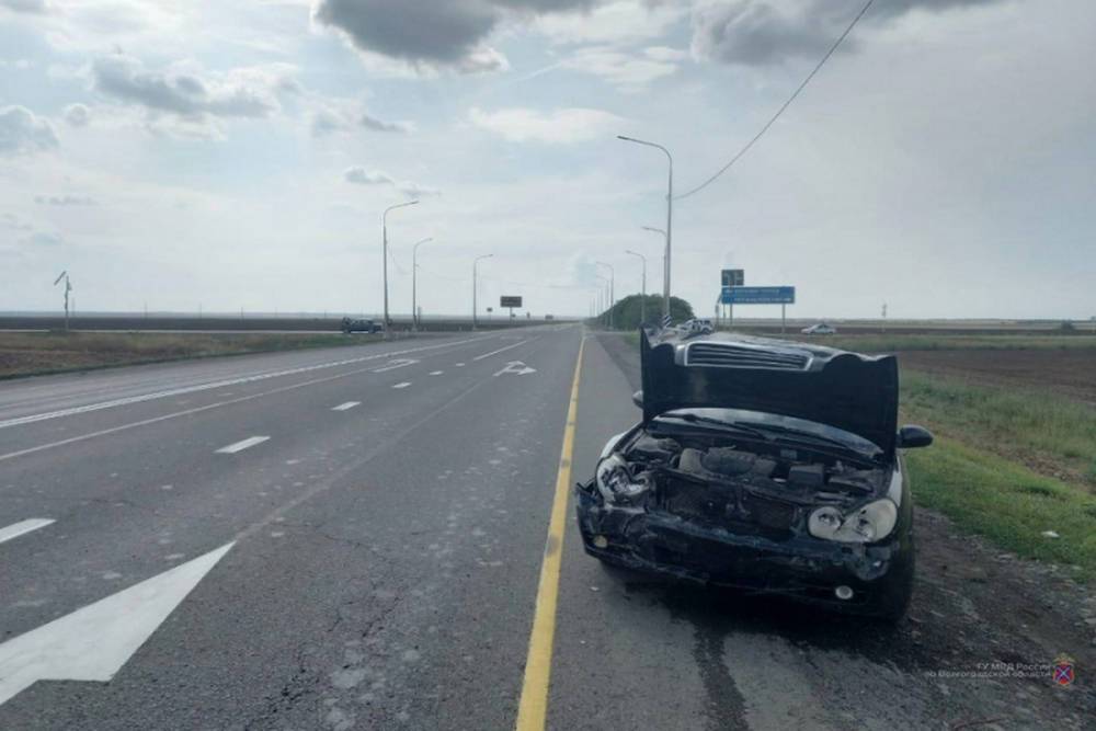 В Волгоградской области в ДТП на трассе пострадала 69-летняя женщина