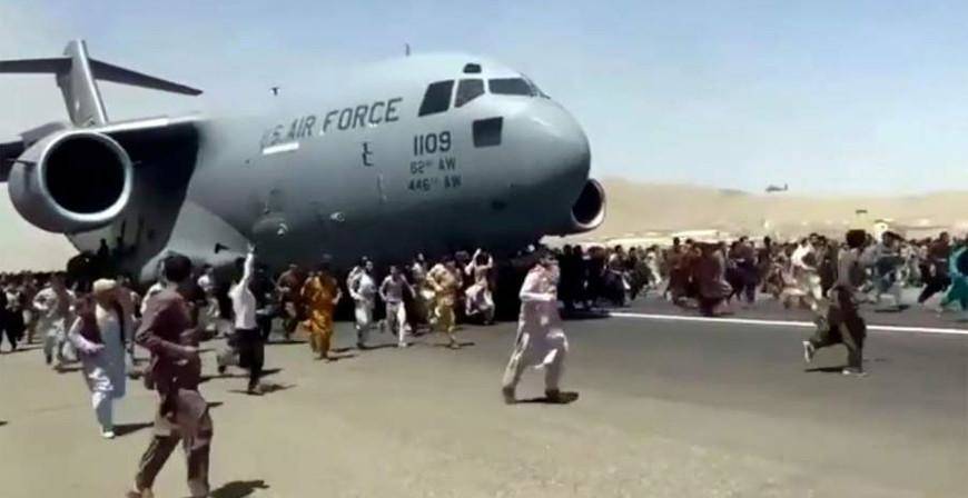 В шасси вылетевшего из Кабула самолета ВВС США обнаружили тело афганца