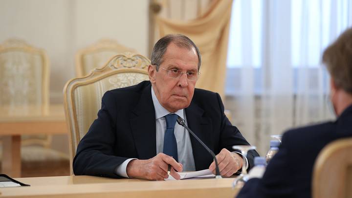 Лавров заявил, что Россия не потерпит вмешательства во внутренние дела страны