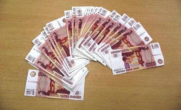 В Тюмени задержали мужчину, который купил девушке подарки на 125 тысяч рублей. Купюры были фальшивыми