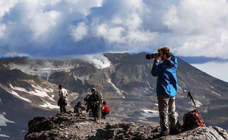 Двое туристов сорвались с вулкана на Камчатке