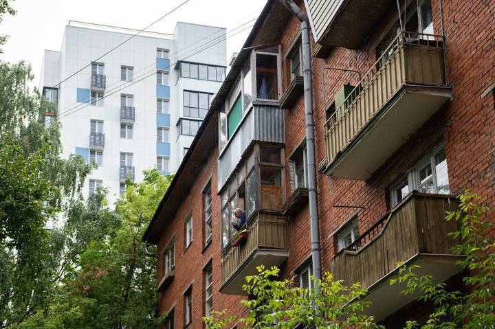 Владельцев опасных балконов предупредили об уголовной ответственности