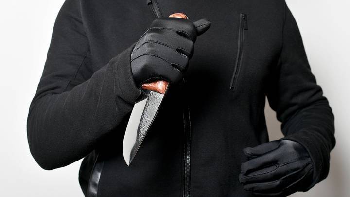 «Разбойник» с ножом ограбил девушку на BMW в центе Москвы