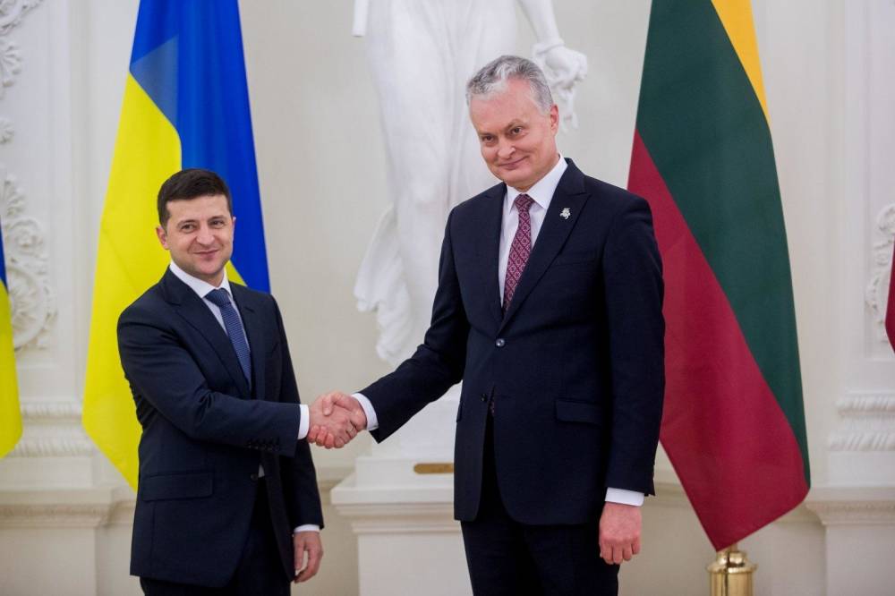 Президент Литвы поблагодарил Зеленского за колючую проволоку